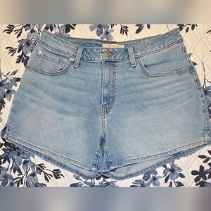 Levi’s A-Line Denim Shorts Light Wash Size 31 EUC High Rise Casual